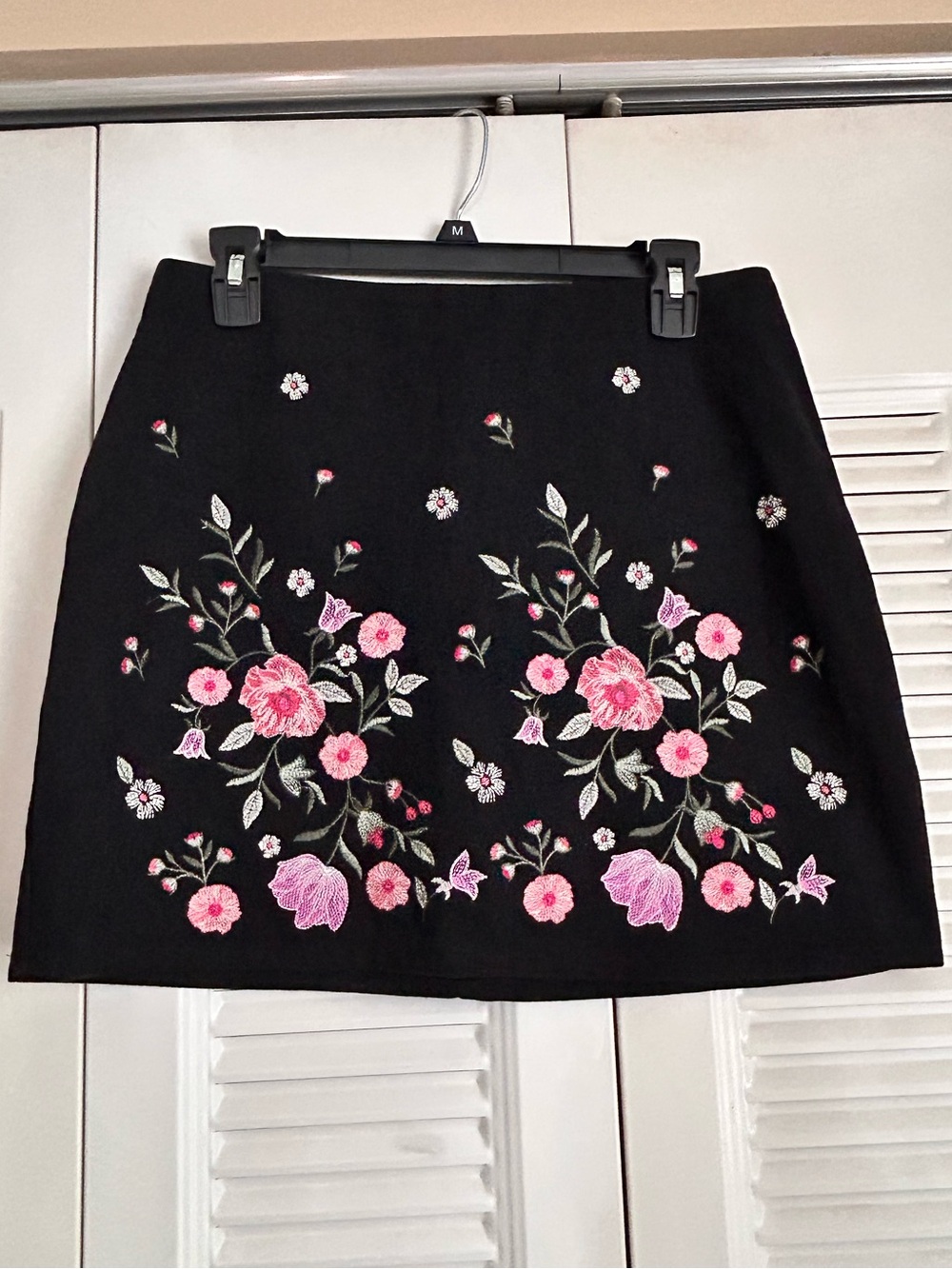Mi Ami Black Floral Embroidered Mini Skirt Size M 100% Cotton Pink Flowers